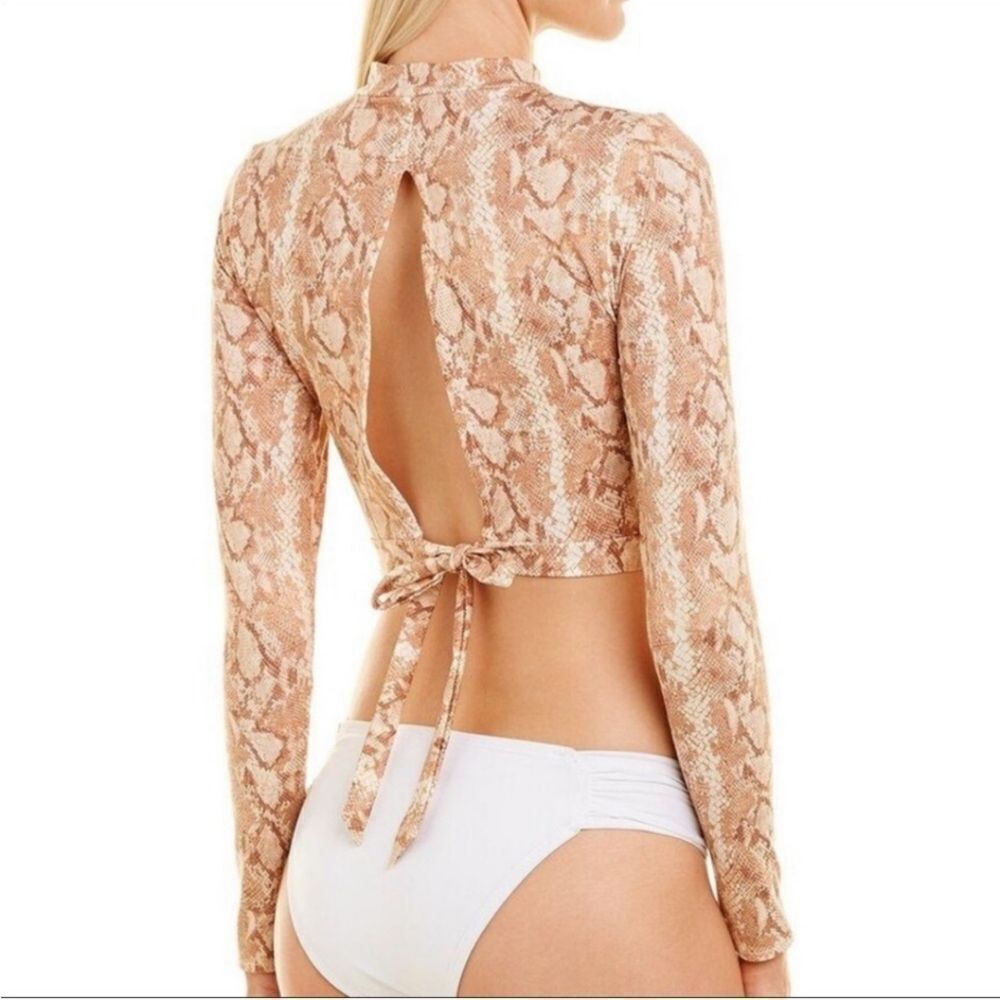NWT Vitamin A Remy Rashguard Top - Picture 6 of 10